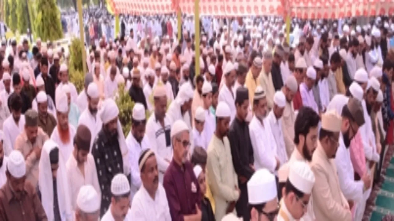 लखनऊ में अकीदत के साथ मनाई गई ईद ए गदीर, प्रमुख मस्जिदों में पढ़ी गई नमाज, जगह-जगह लगी सबीलें 
