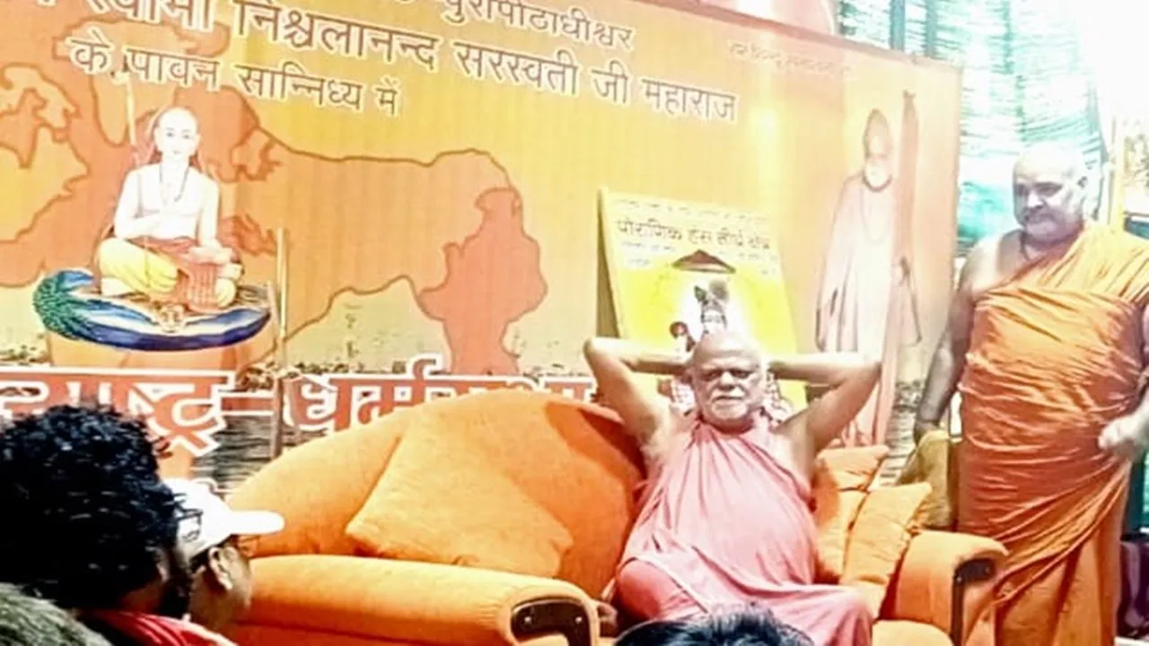 भाजपा को मिले जनादेश से मोदी और योगी को संभलने की है आवश्यकता: पुरी शंकराचार्य  