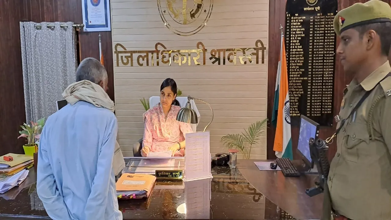 श्रावस्ती: डीएम ने जनता दर्शन में सुनीं जनसमस्याएं, अधिकारियों को दिया ये निर्देशित