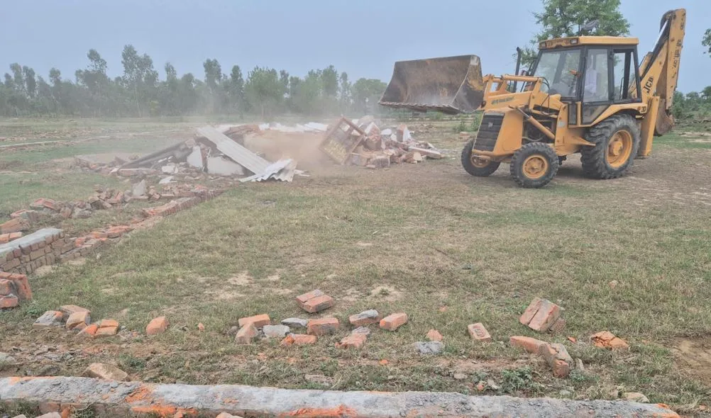 बरेली में BDA का चला बुलडोजर, तीन अवैध कॉलोनियां ध्वस्त 