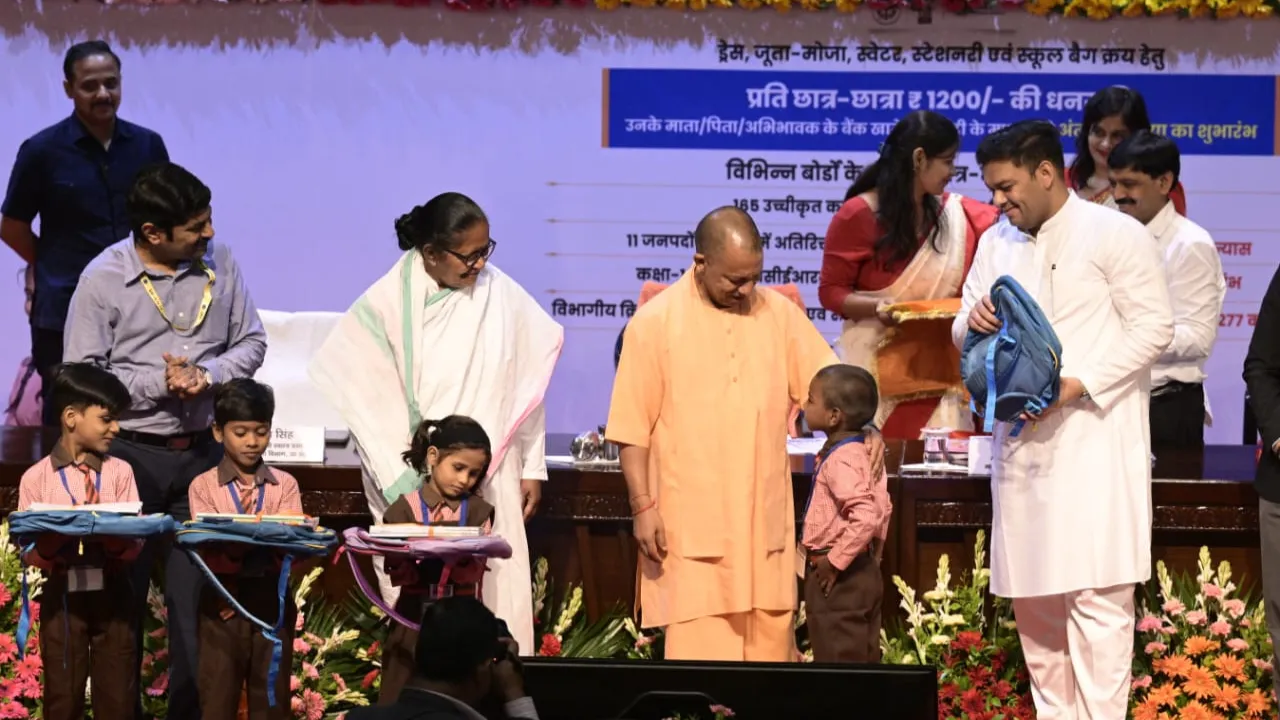 1.87 करोड़ बच्चों के अभिभावकों के खातों में सीएम योगी ने DBT के जरिए भेजी धनराशि, कहा- छात्रों के नाम पर बनेंगी सड़क