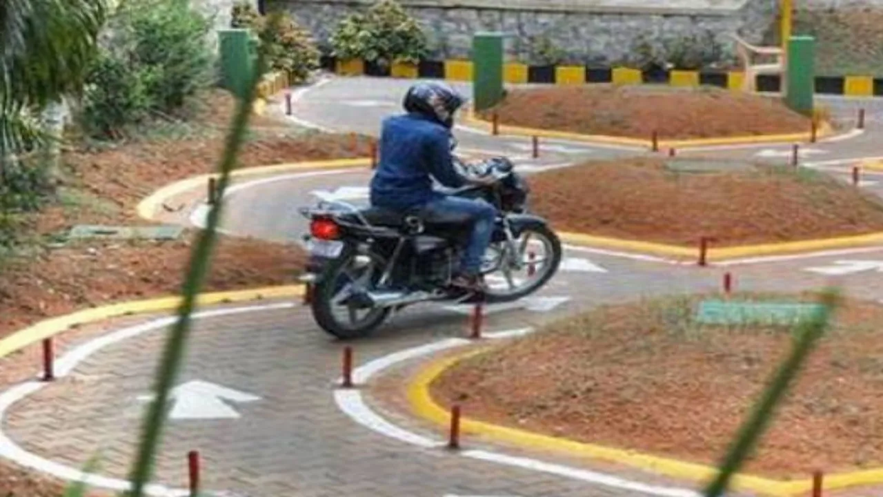 सीतापुर: सॉफ्टवेयर अपडेट होने से दो दिन बाधित रहेगा डीएल बनाने का कार्य 