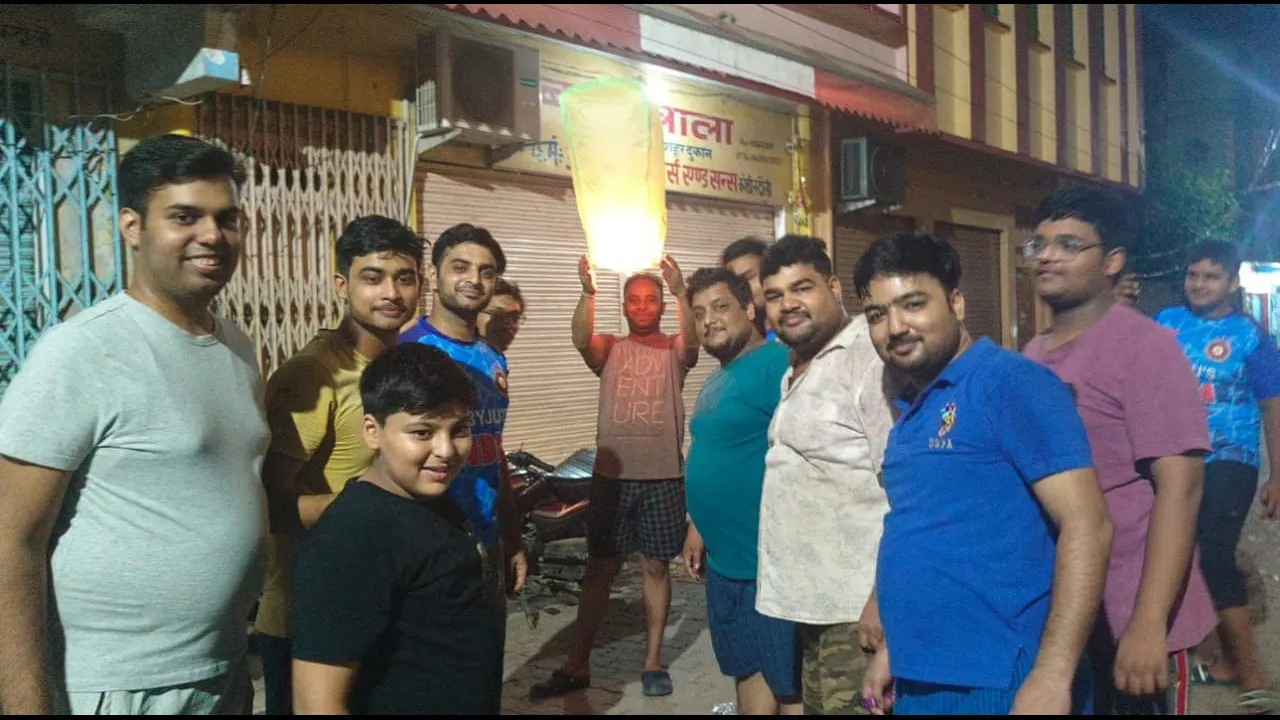 टी - 20 वर्ल्ड कप में भारत की जीत पर मनाया जश्न 