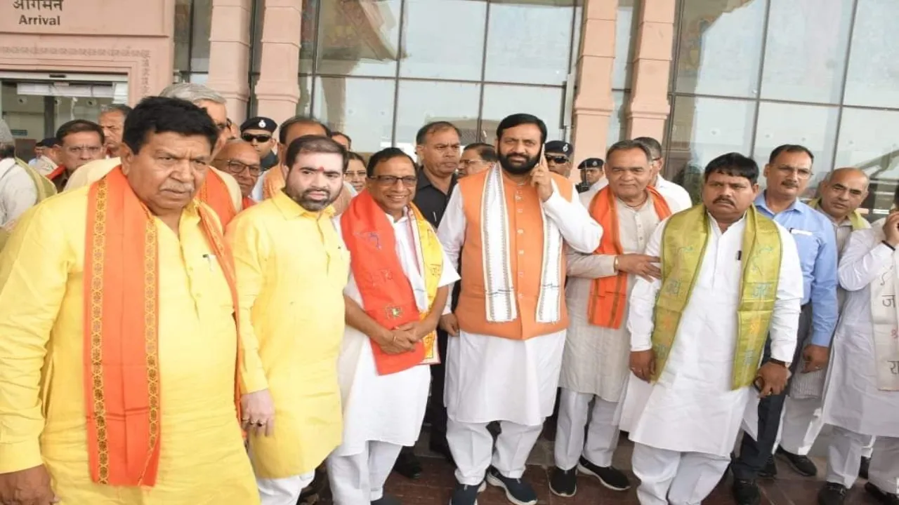 हरियाणा के CM नायब सिंह सैनी ने रामलला का किया दर्शन-मंत्री और विधायक भी रहे साथ 