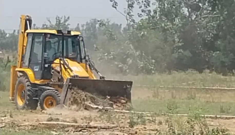 बरेली: BDA का चला बुलडोजर, 21 हजार वर्ग मीटर में बन रहीं तीन अवैध कालोनियां ध्वस्त