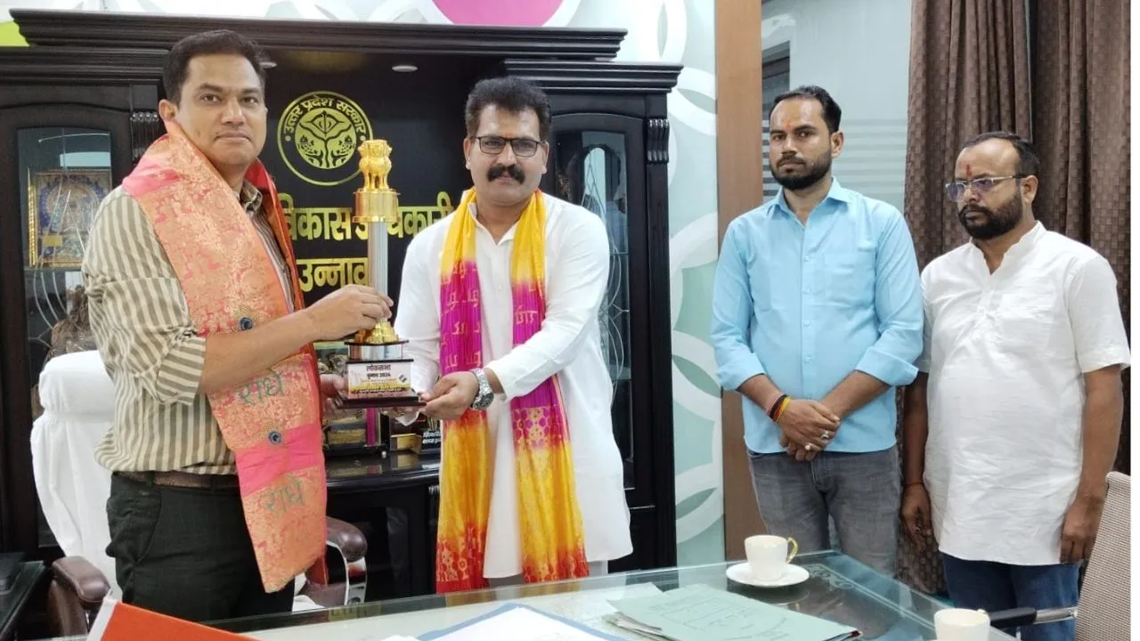 Unnao News: शांतिपूर्ण लोकसभा चुनाव कराने पर डीएम, सीडीओ व एसपी हुए सम्मानित...