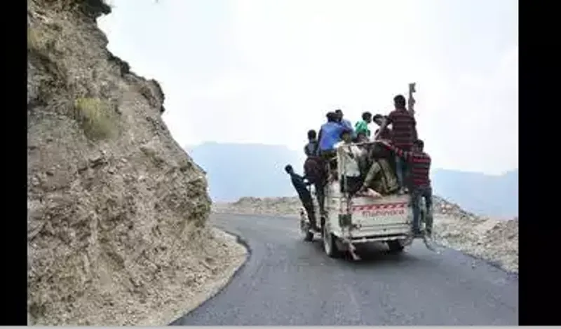 हल्द्वानी से पहाड़ों तक डग्गामारी, धड़ल्ले से ओवरलोड चल रहे वाहन