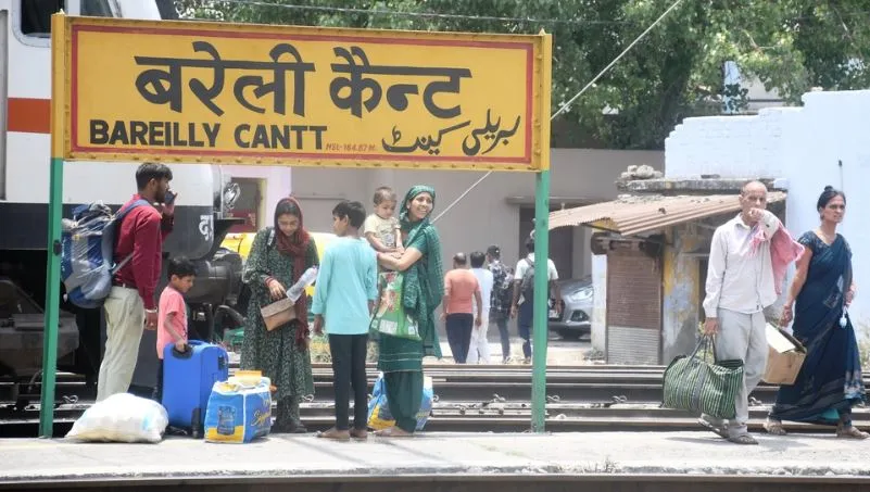 बरेली: जंक्शन पर कुंभ और अवध असम एक्सप्रेस निरस्त होने पर कैंट स्टेशन दौड़े यात्री