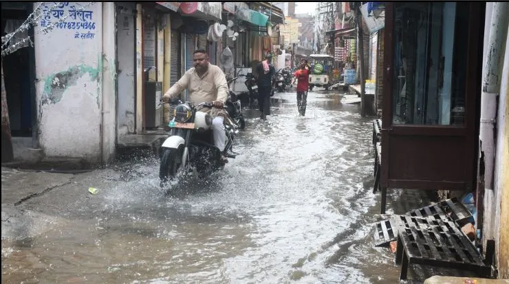 स्मार्ट सिटी : नालों में डूबे सफाई के दावे, कई मोहल्लों में जलभराव