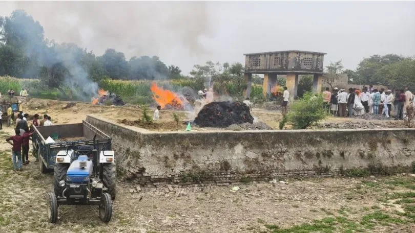 बदायूं: इलाज के दौरान एक घायल की भी मौत, एक साथ जली पांच चिताएं...गांव में पसरा मातम 