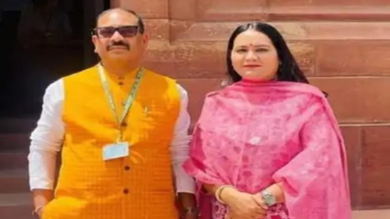 फूलपुर सीट से नवनिर्वाचित सांसद प्रवीण पटेल को मोदी के शपथ ग्रहण का मिला निमंत्रण, पत्नी संग होंगे शामिल