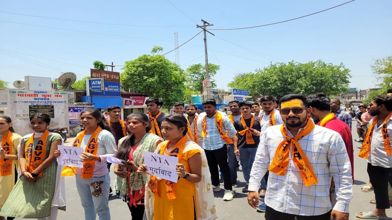 बहराइच: एनटीए और नीट यूजी के परिणाम की हो सीबीआई जांच, दोषियों पर हों कार्रवाई, ABVP  ने किया प्रदर्शन