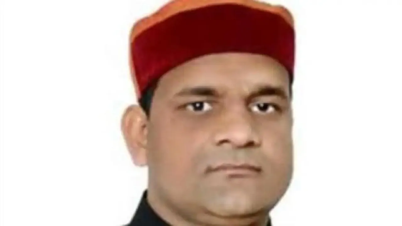 जनतांत्रिक व्यवस्थाओं पर धनिकों का कब्जा होता जा रहा है : दीपक मिश्र