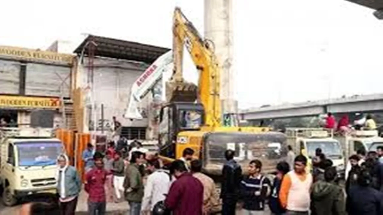 लखनऊ: करोड़पति कब्जेदारों की सूची देख कोर्ट ने दिया अकबरनगर में ध्वस्तीकरण का आदेश