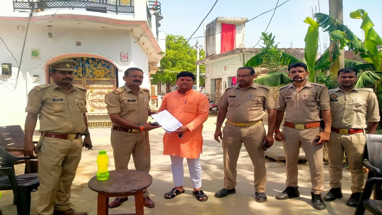 लखनऊ: चुनाव में कांग्रेस द्वारा 8500 रुपये देने के झूठे फार्म भरवाने के मामले में एफआईआर की मांग