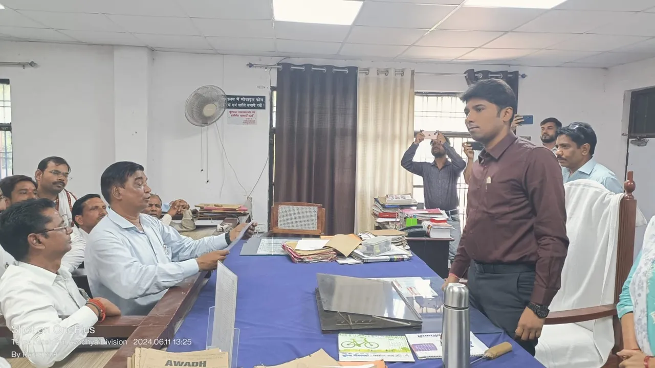 बाराबंकी: आक्रोशित वकीलों ने कार्य बहिष्कार कर किया प्रदर्शन, जानें मामला