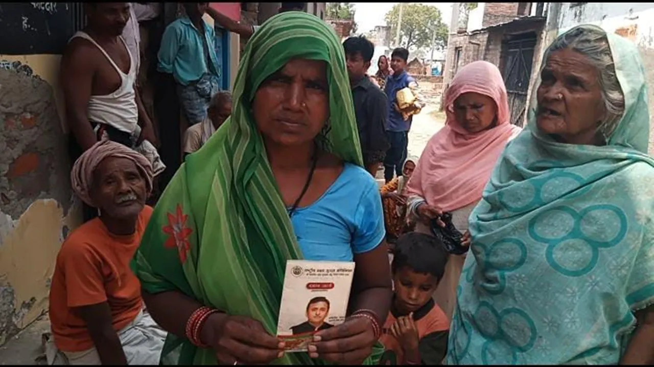 श्रावस्ती: घटतौली का विरोध करते हुए ग्रामीणों ने राशन लेने से किया इनकार, कोटेदार पर लगाया यह आरोप