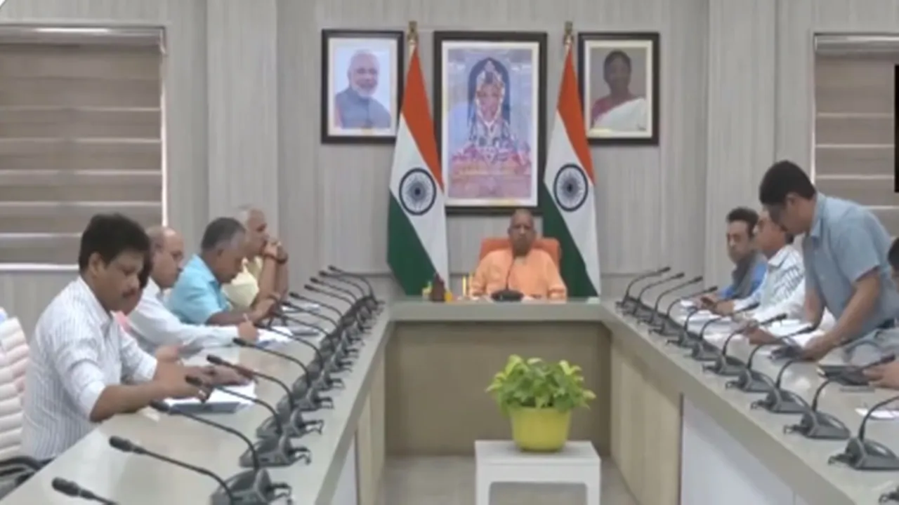 'फैमिली आईडी.- एक परिवार एक पहचान' को लेकर सीएम योगी ने अधिकारियों संग की बैठक, कहा- हर परिवार के पास हो Family ID
