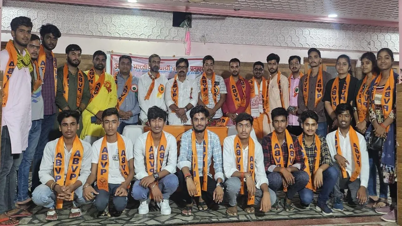 प्रतापगढ़: प्रो.ब्रह्नानन्द विभाग और अजीत को जिला प्रमुख का मिला दायित्व