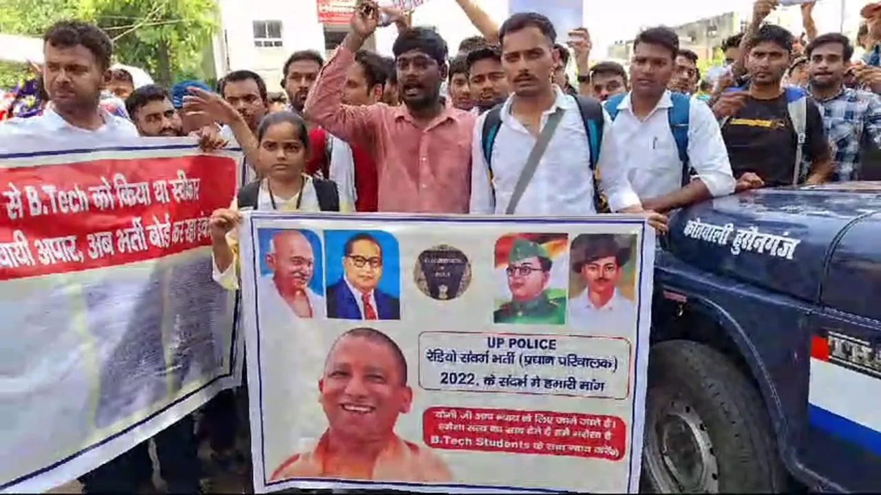 लखनऊ: UP Police भर्ती बोर्ड के बाहर हेड ऑपरेटर अभ्यर्थियों का प्रदर्शन, B.Tech धारकों ने की ये मांग