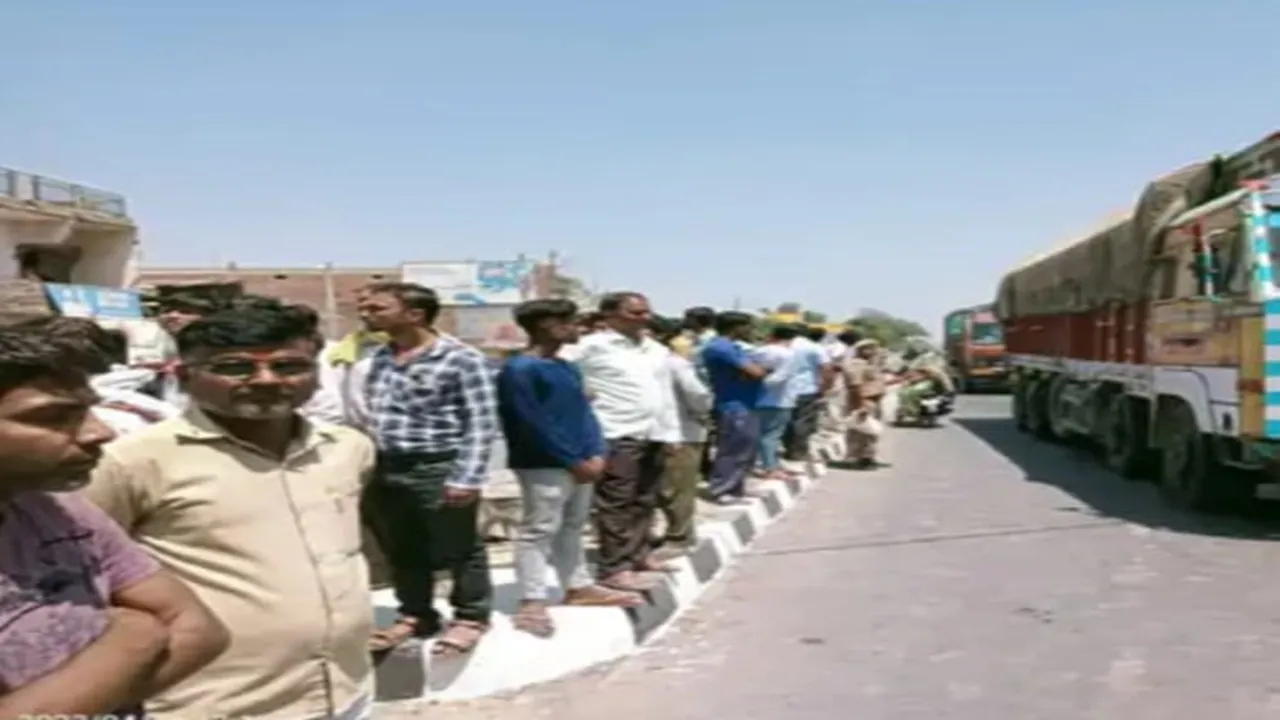 अयोध्या: बस से टकराई बाइक, चालक की मौत, मां-बेटी गंभीर