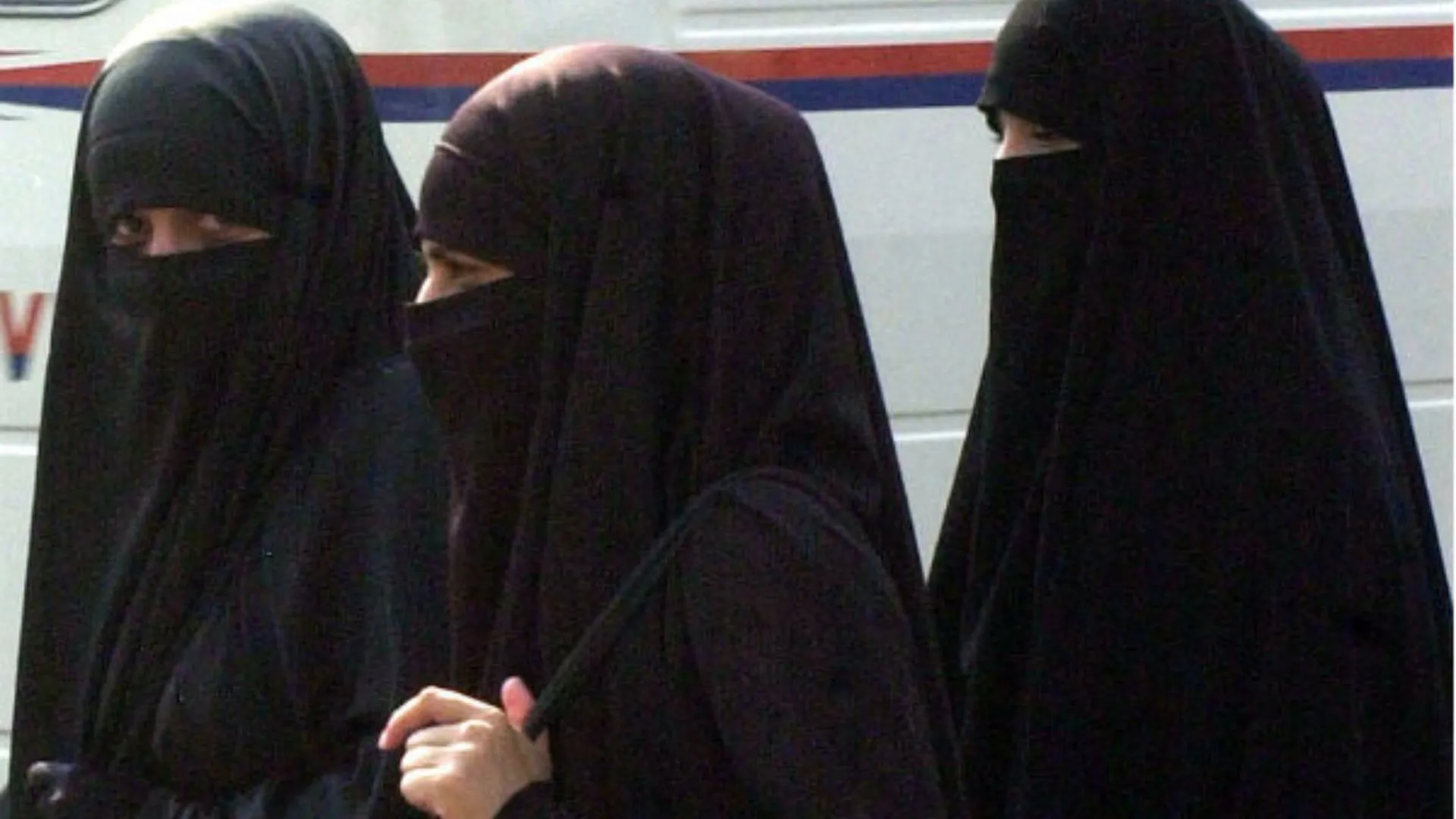 मुंबई कॉलेज ने कोर्ट से कहा- हिजाब पर रोक ‘ड्रेस कोड’ का हिस्सा, मुसलमानों के खिलाफ नहीं