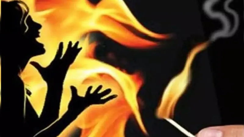मुरादाबाद : पेट्रोल डालकर युवती को जिंदा जलाने की कोशिश, अस्पताल ले गई पुलिस...पिता-भाई समेत छह लोगों को किया नामजद