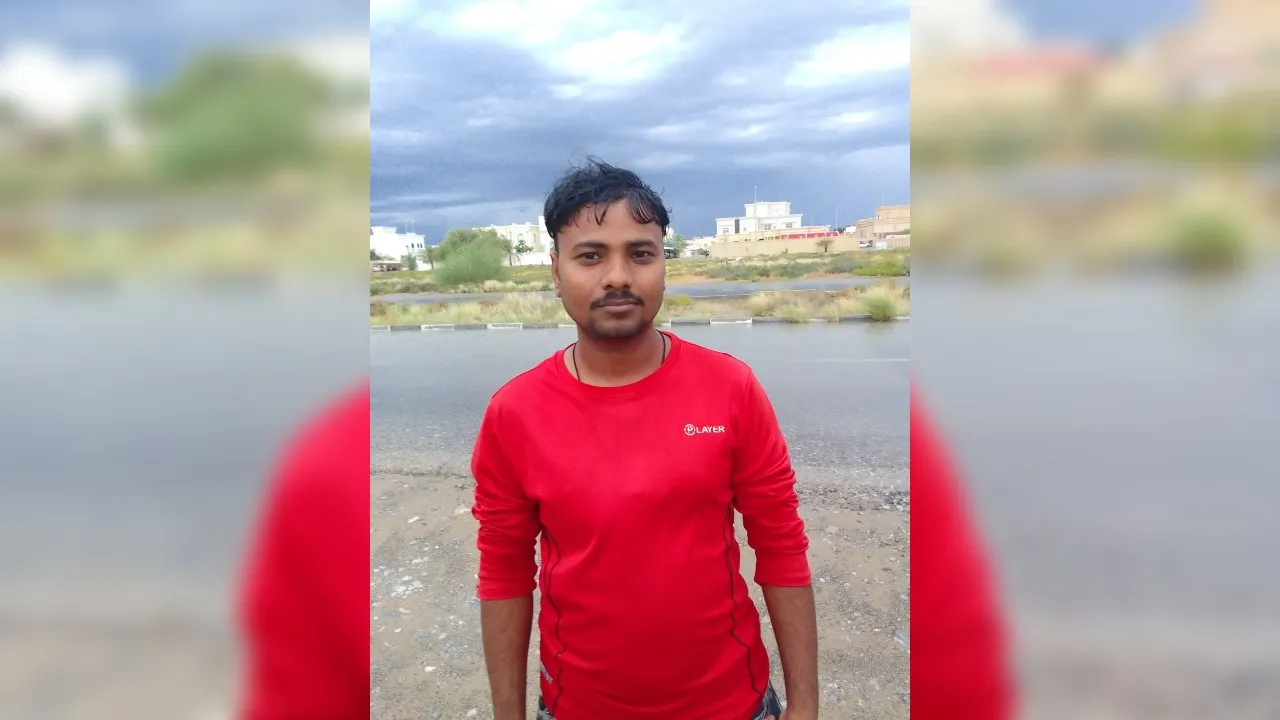 Unnao: दुबई में नौकरी करने गए युवक की मौत...बेटे का शव मंगवाने के लिए भटक रहा पिता, CM योगी से लगाई गुहार