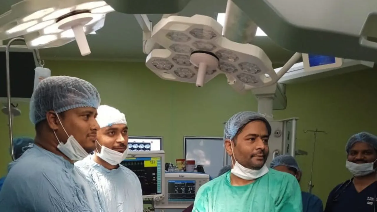 कानपुर के हैलट अस्पताल के डॉक्टर बने भगवान...महिला व युवक को इस तरह से दी नई जिंदगी