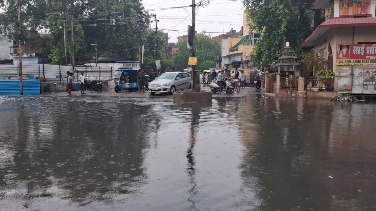 Kanpur में झमाझम बारिश...सीसामऊ नाला ओवरफ्लो, पूरे शहर में हुआ जलभराव, नगर निगम की नाला सफाई की खुली पोल