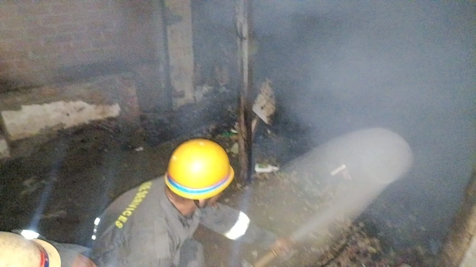 Farrukhabad Fire: दुकान में लगी आग...दस लाख का सामान जलकर खाक, दमकल ने पाया काबू