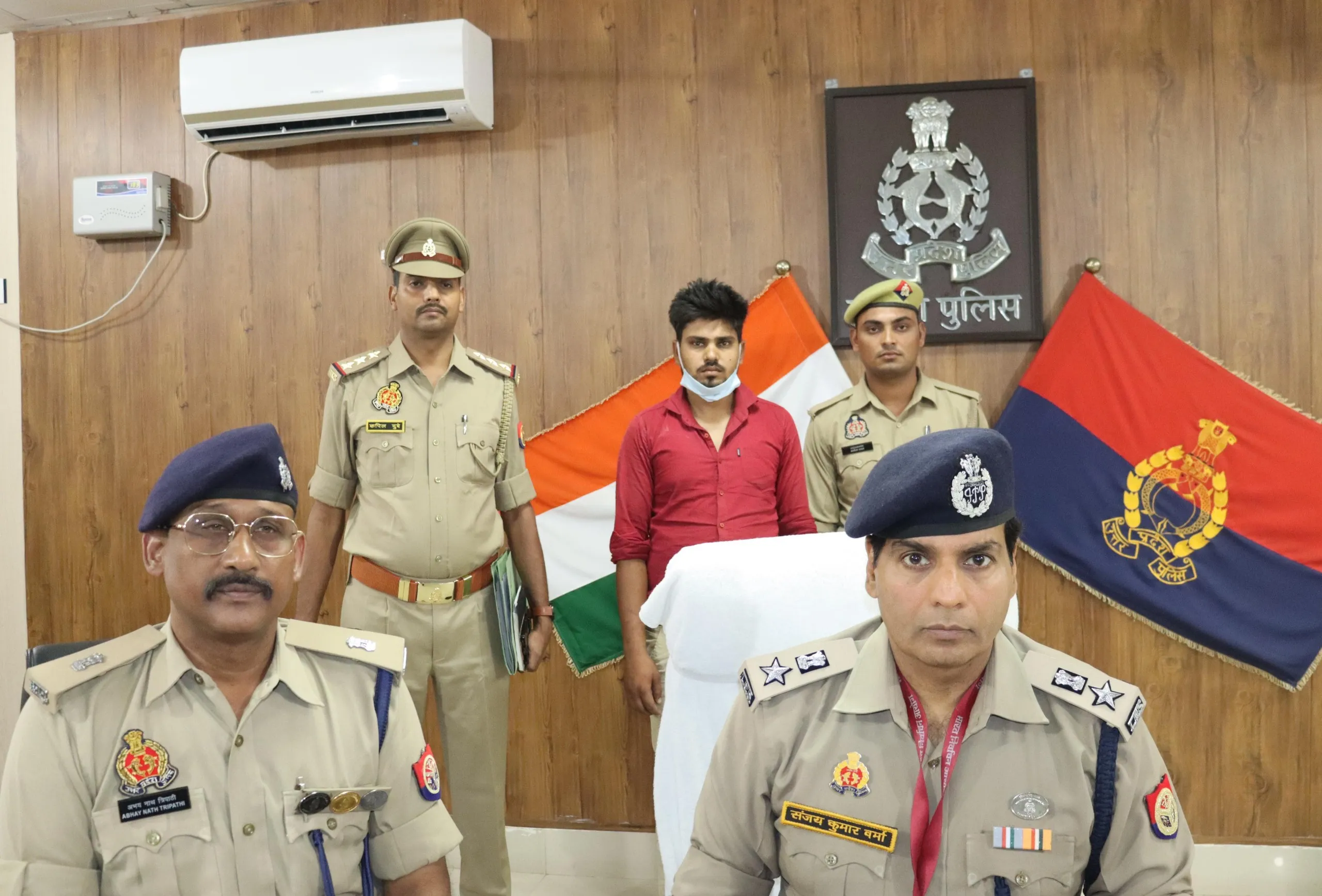 Etawah Crime: प्लॉट न बेचने से नाराज कलयुगी बेटे ने की थी पिता की हत्या...पुलिस ने आरोपी को गिरफ्तार कर भेजा सलाखों के पीछे