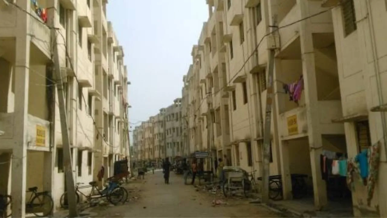 बाराबंकीः 92 आवासों में लगा सरकारी ताला, नोटिस के बाद मचा हड़कंप