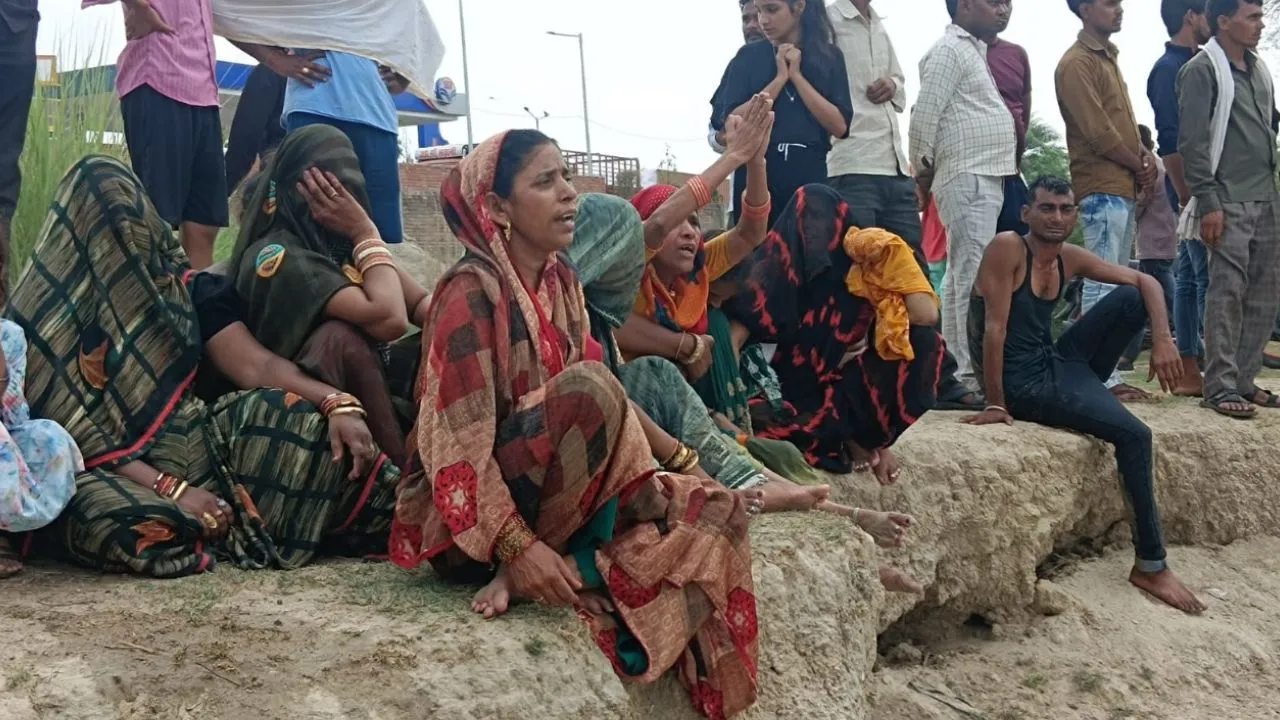 Kannauj: भागवत सामग्री विसर्जन के दौरान नहर में डूबा श्रद्धालु...गोताखोर कर रहे तलाश, एनडीआरएफ टीम बुलाई गई