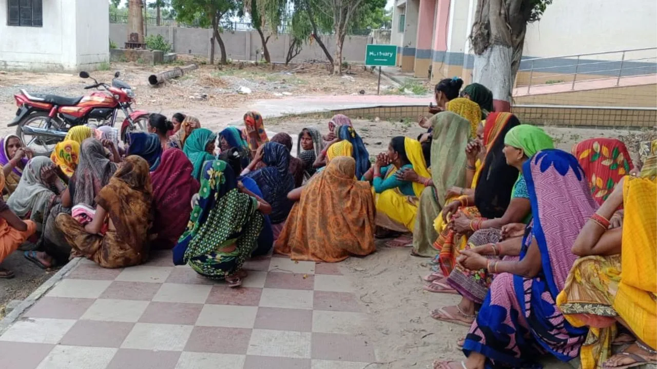 Kannauj: वृद्धा ने जहर खाकर दी जान...पति ने बैंक से लिया था कर्ज, दो साल पहले हो चुकी मौत, परिजन बोले- कर्मचारी बना रहे थे दबाव