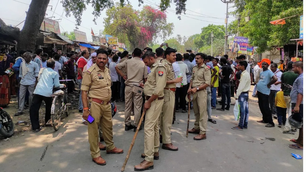 Kanpur News: दूसरे समुदाय के युवक पर किशोरी को भगा ले जाने का आरोप...बजरंग दल कार्यकर्ताओं ने रोड की जाम
