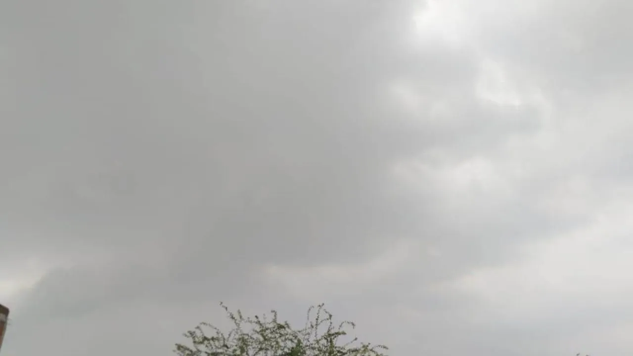 Kanpur Dehat Weather: तेज हवाओं संग बारिश...गर्मी से लोगों केा मिली राहत, मौसम वैज्ञानिक ने जताई ये आशंका