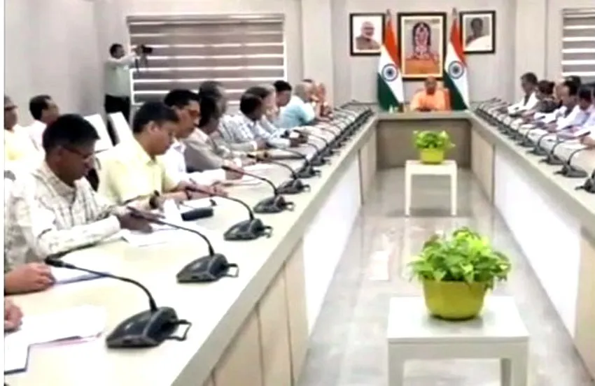 सीएम योगी ने सभी अधिकिारियों की बुलाई बड़ी बैठक, कई विभागों के कार्यां की शुरू हुई समीक्षा