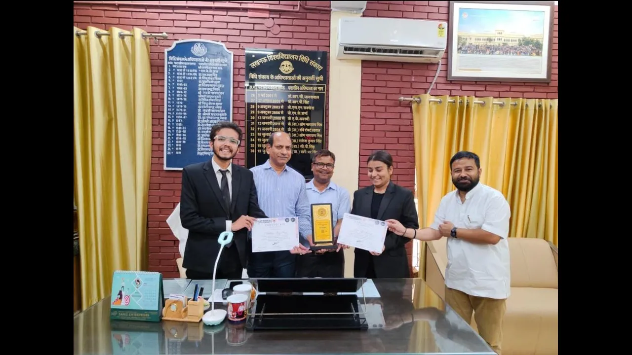 राष्ट्रीय आर्टिकल राइटिंग प्रतियोगिता में लखनऊ विश्वविद्यालय के छात्र विजेता