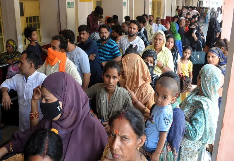 मुरादाबाद : बढ़ती गर्मी में अस्पतालों में बढ़ने लगे मरीज, बरतें सावधानी
