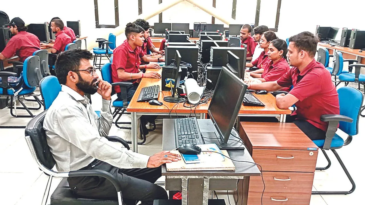 Kanpur News: टूल एंड डाई तथा मैकेट्रोनिक्स में डिप्लोमा से संवार सकते भविष्य, MSME में आवेदन की ये है आखिरी डेट 
