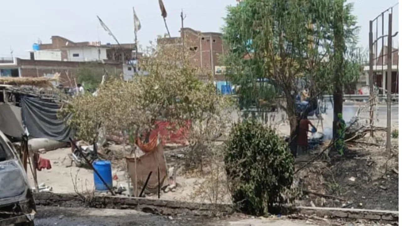 Unnao News: नवीन मंडी के दोनों गेट पर अतिक्रमण...स्थानीय दुकान परेशान, सभापति व सिटी मजिस्ट्रेट से की शिकायत