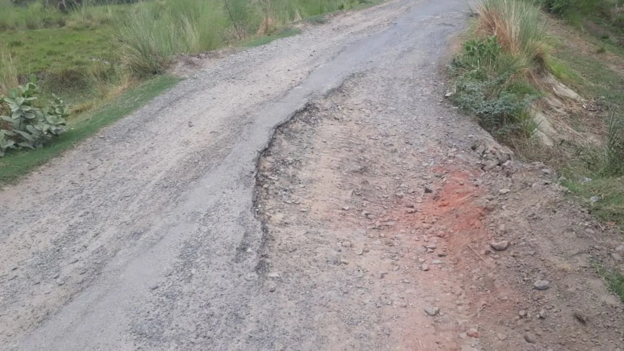 Unnao News: बारिश फिर लाएगी आफत, सड़कें अभी भी खस्ताहाल...वाहन सवार गिरकर होते चुटहिल
