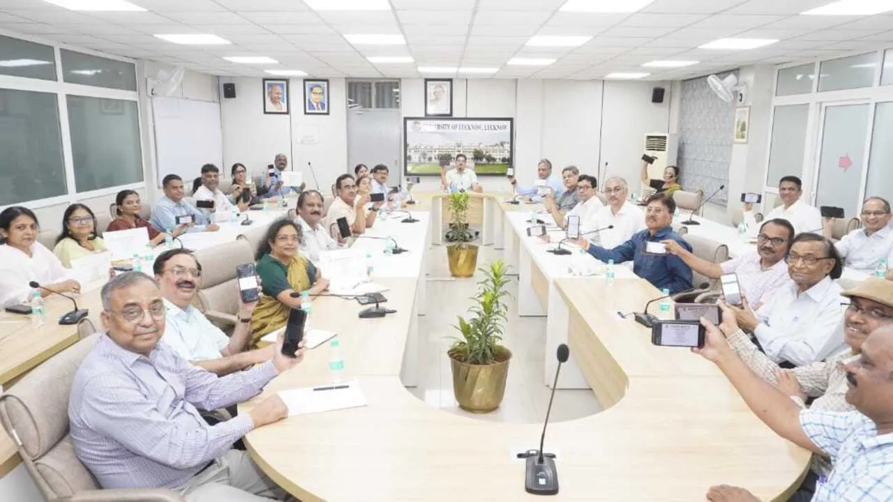 लखनऊ: वर्ल्ड रिकॉर्ड में नाम दर्ज करने की तैयारी पूरी, लखनऊ विश्वविद्यालय के कुलपति ने सम्बद्ध महाविद्यालयों के साथ ऑनलाइन बैठक