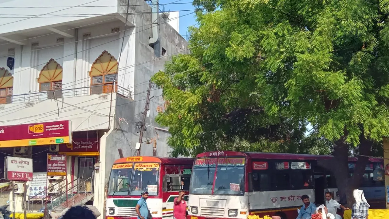 Unnao News: रोडवेज बसों के शीशे खराब...भीषण गर्मी में यात्री परेशान, गर्म हवा खाने को हो रहे मजबूर