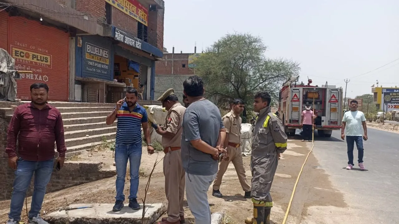 Unnao News: सीयूजीएल भूमिगत पड़ी पाइपलाइन लीकेज होने से हड़कंप...गैस रिसाव होने की सूचना पर पहुंची दमकल