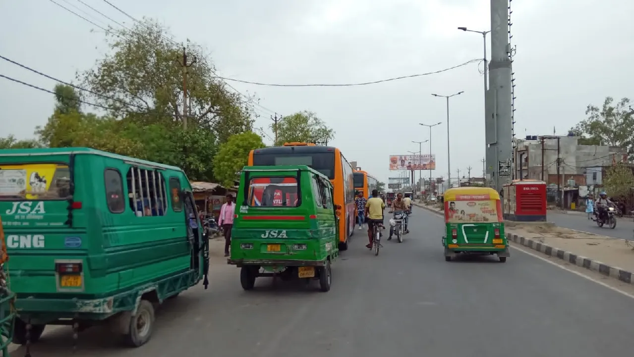 Unnao में CM के निर्देश की खुलेआम उड़ाई जा रही धज्जियां...शहर में अवैध रूप से संचालित हो रहे टैक्सी व बस स्टैंड