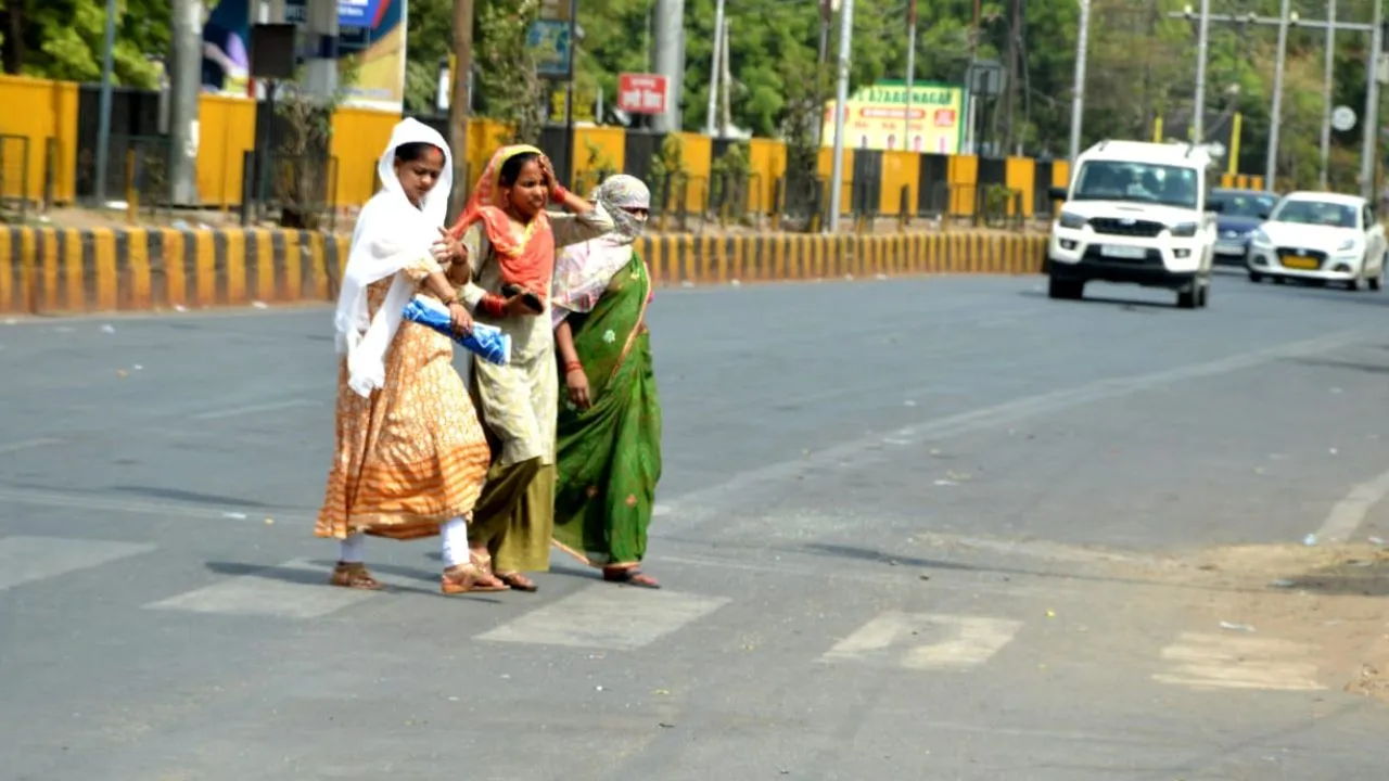 Kanpur Weather Today: अभी तो बरस रही आग, पुरवाई पर टिकी बरसात...हीट स्ट्रोक से पांच की मौत की आशंका 