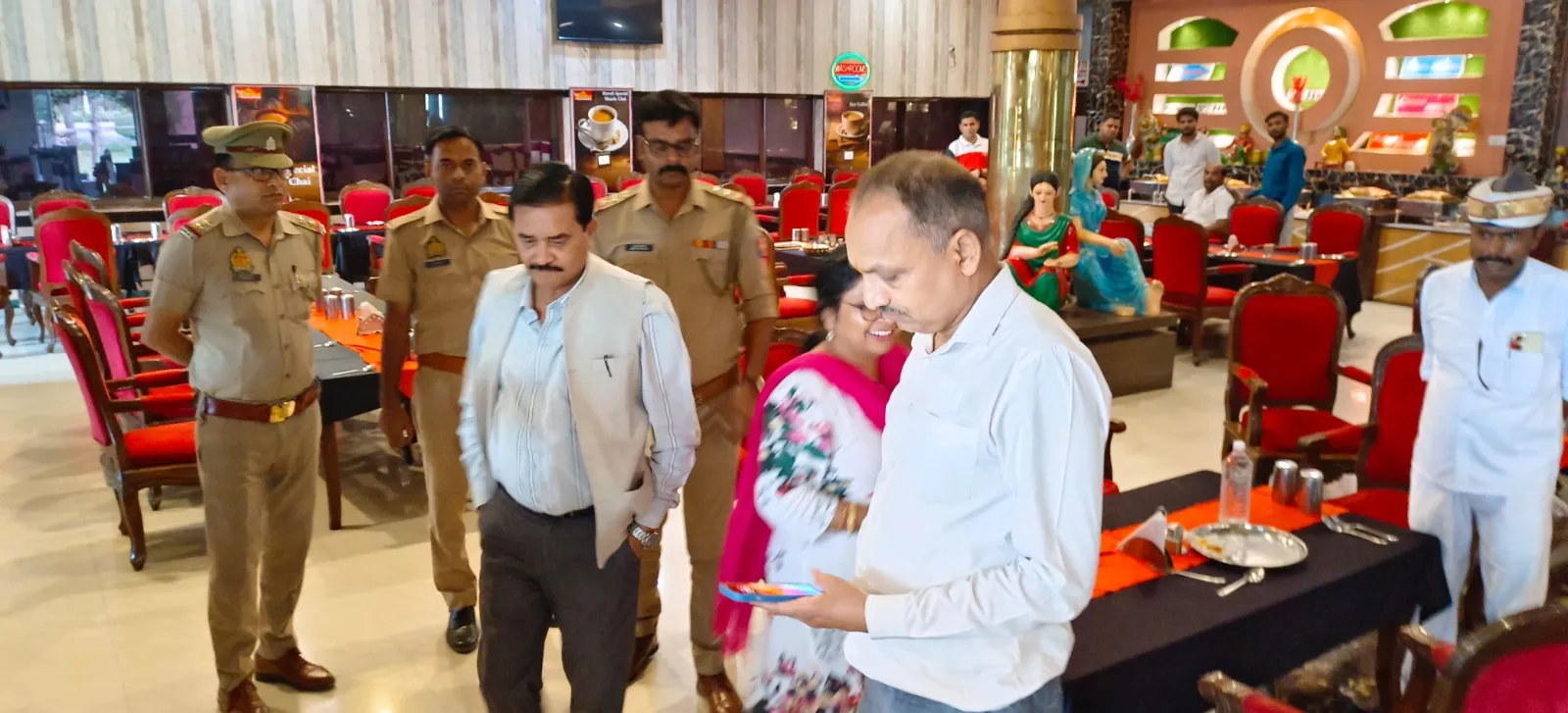 अमरोहा: सीनियर पीसीएस अधिकारी के खाने में निकली हड्डी, हवेली होटल कराया सील