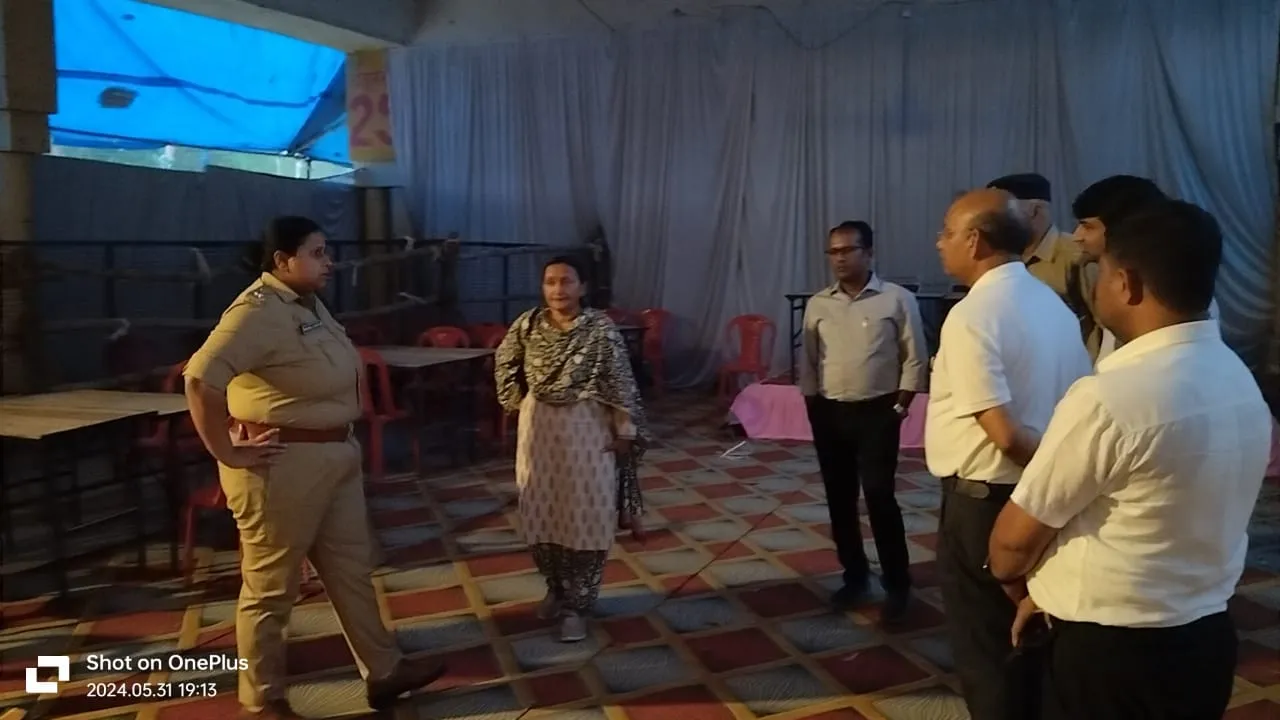 कासगंज: मतगणना स्थल पहुंचे डीएम-एसपी, देखी व्यवस्थाएं 